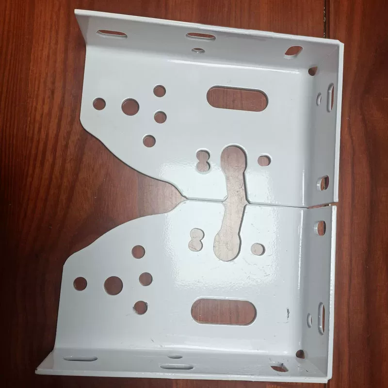 Производитель поставляет телескопические навесы для навесов