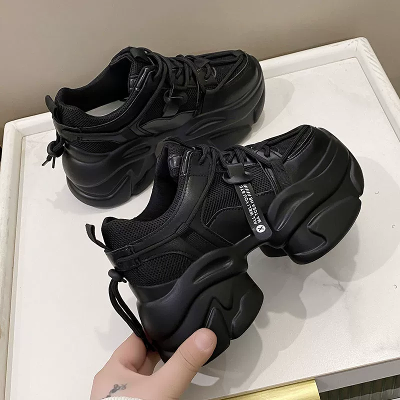 Женские кроссовки на толстой подошве, увеличивающие рост, весна 2025, новый корейский стиль, платформа, повседневные спортивные белые кеды