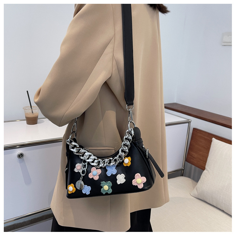 Spring And Summer New Flower Cute Messenger Sweet Underarm Shoulder Bag 23.5*14.5*10cm display picture 4