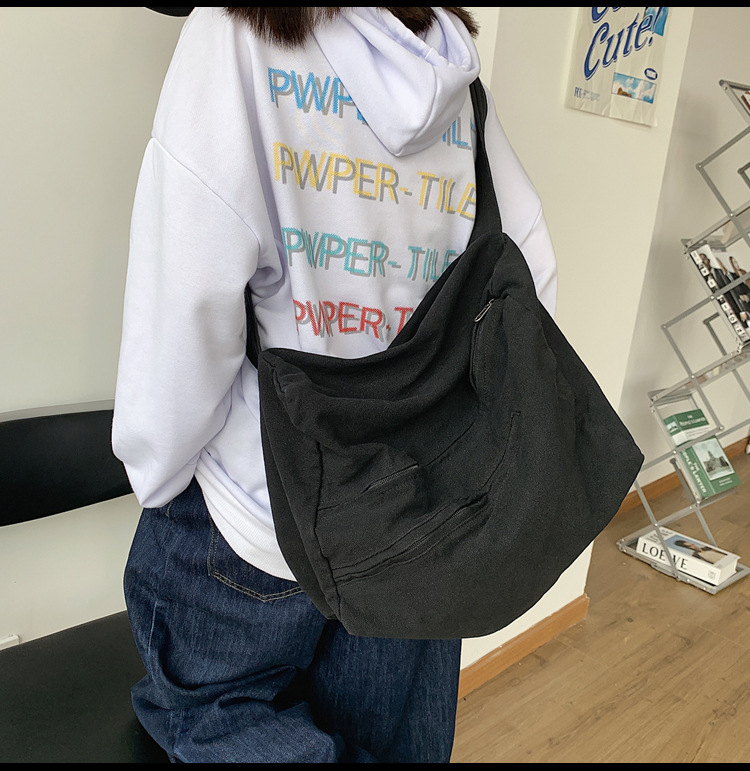 Canvas Retro Shoulder Casual Simple Large-capacity Student Messenger Bag34*26*24cm display picture 3