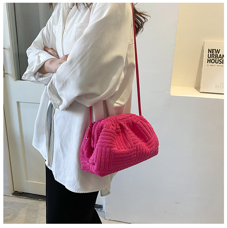 184g Weight Polyester Lining Material Clasp Frame Closure Type Sling Strap Strap Type Crossbody Bag Bags Type Casual, Daily, Shopping Occasion velvet Material Solid Color Pattern All Seasons Season Women's Gender Basic Style Cloud Shape Shape Women's Velvet Solid Color Basic Cloud Shape Clasp Frame Crossbody Bag 9