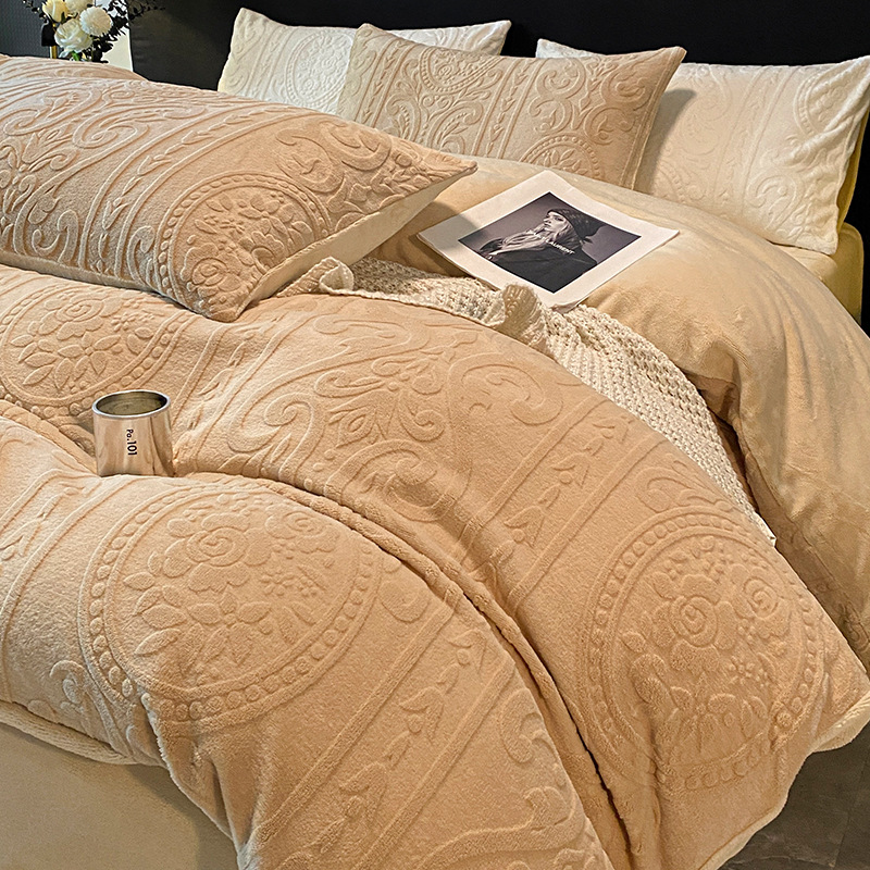 Cama de terciopelo de leche tallada gruesa de cuatro piezas de invierno cálido de coral franela edredón sábana de tres piezas