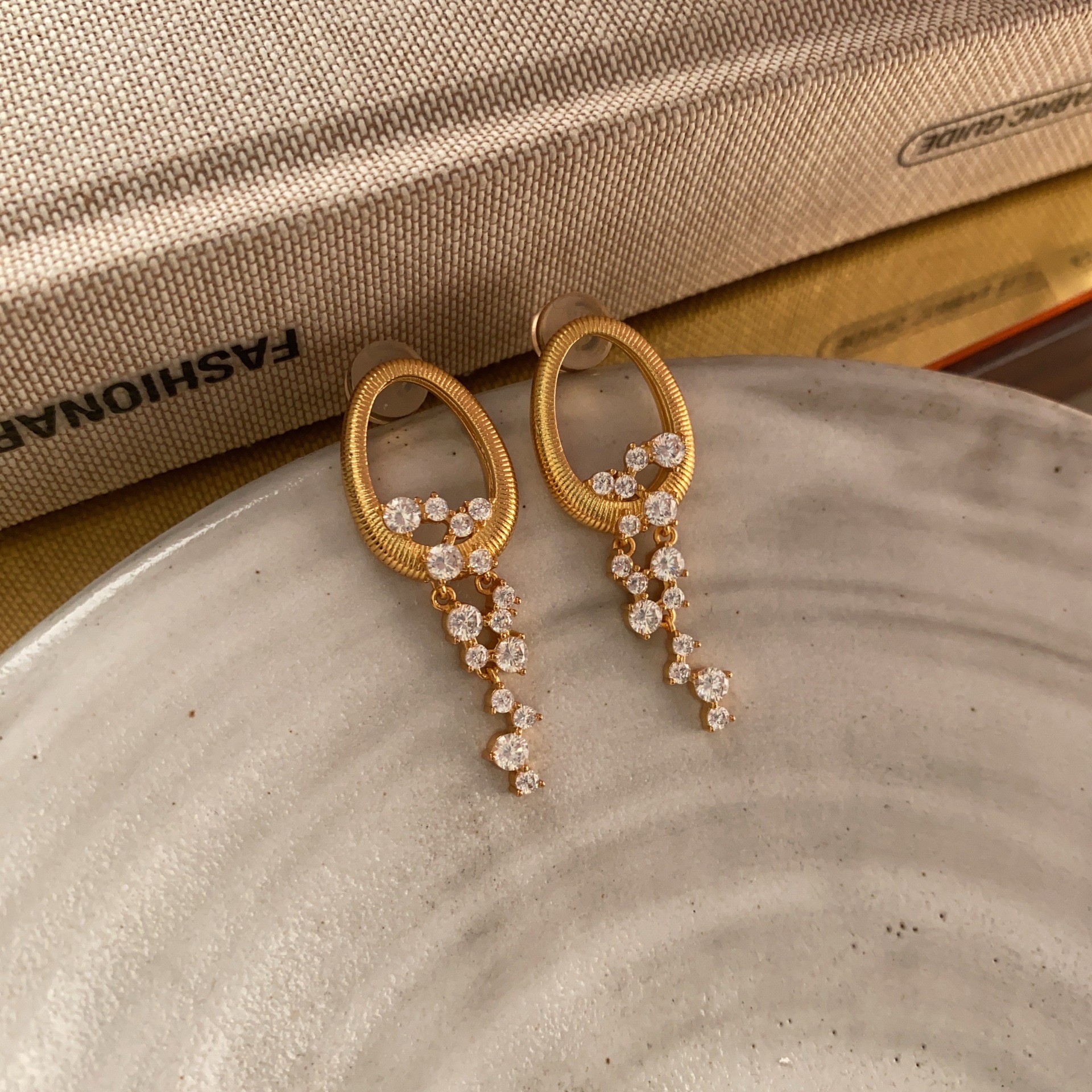 Retro elegant earrings with zircon