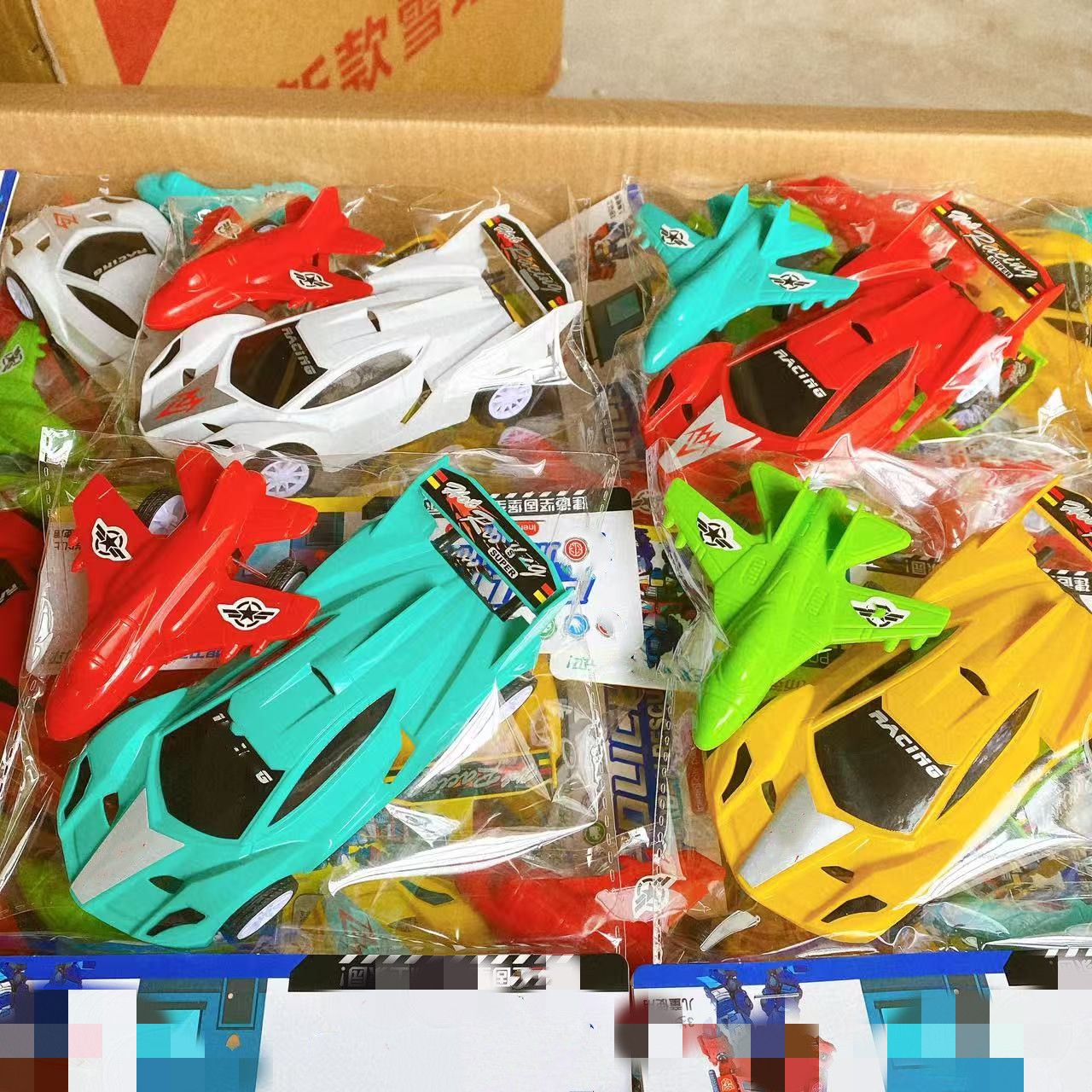 Juguetes infantiles nuevos aviones de retroalimentación empujan modelo de automóvil ferrule regalo jardín de infantes tienda de dos yuanes al por mayor