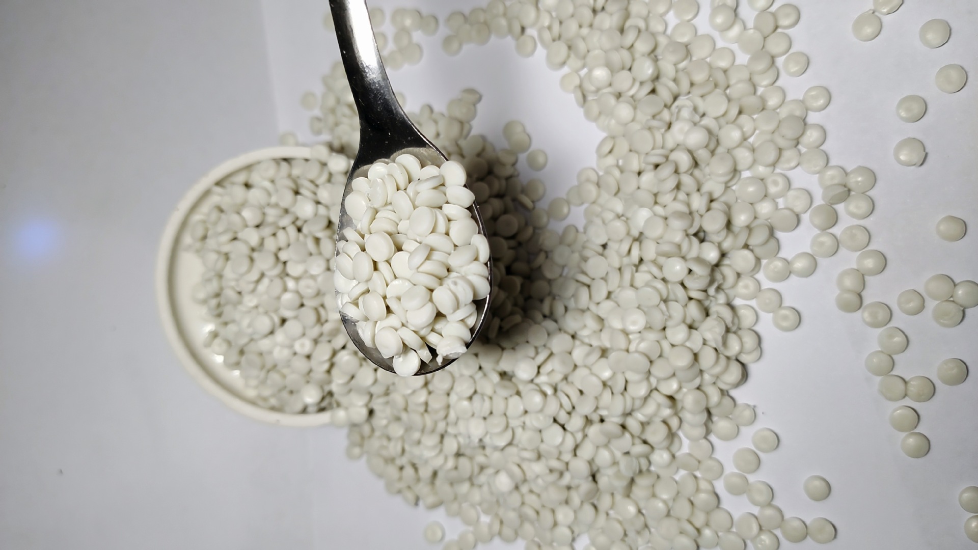 白色HDPE再生料 改性HDPE塑料原料颗粒 聚乙烯HDPE吹塑颗粒