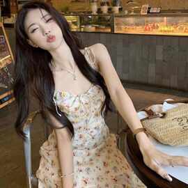 法式色碎花吊带连衣裙女夏日绝美小裙子收腰显瘦海边度假长裙子
