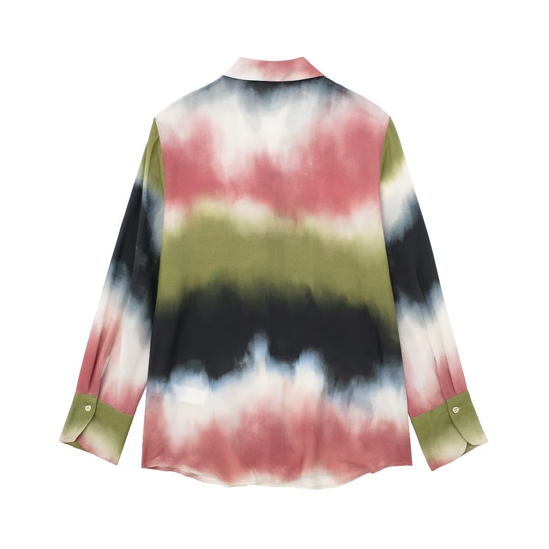 Neues Set aus Batikhemd und bedruckter Hose für Damen im Sommer 2024_voghion.com