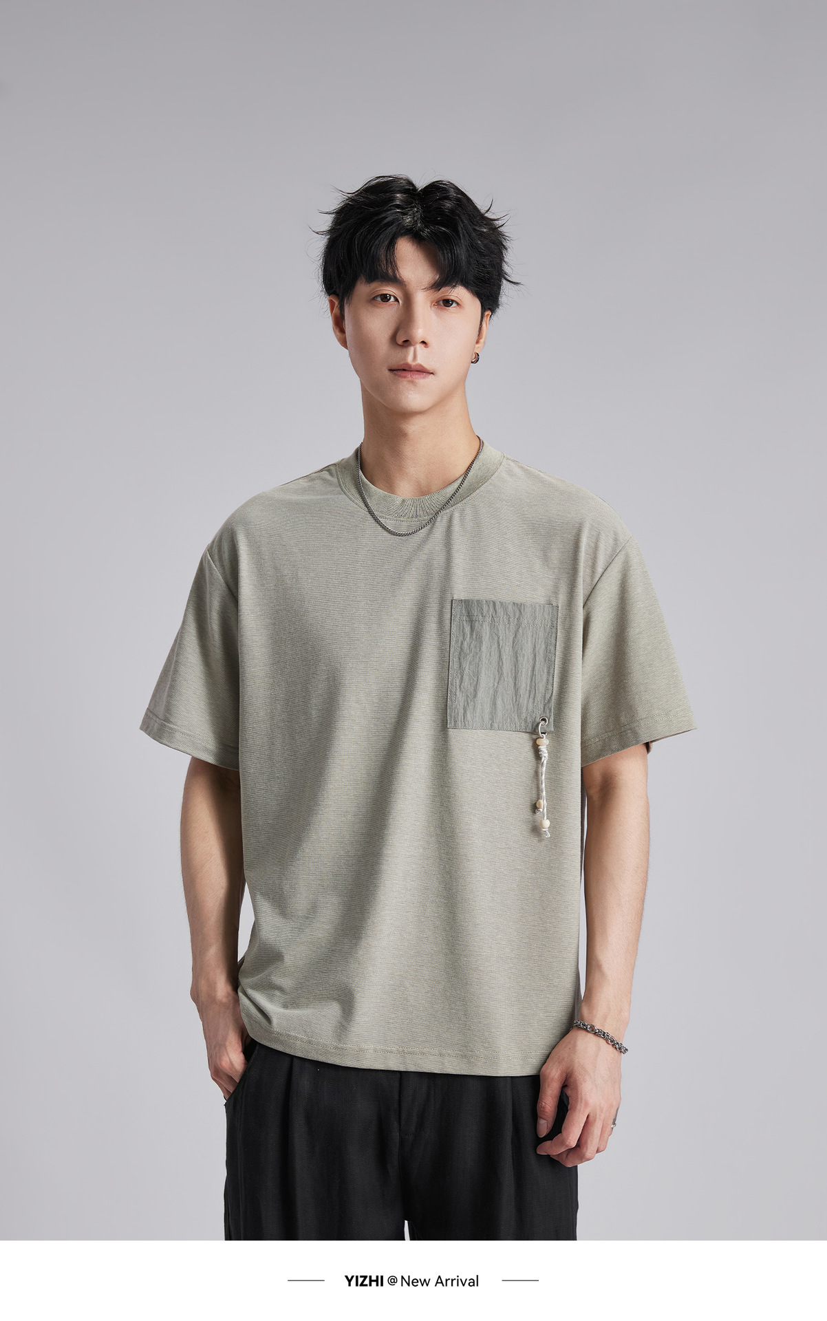 Áo thun nam cổ tròn tay ngắn chất liệu cotton thoáng mát, form rộng thả vai, túi đắp phối màu đính cườm — đen chi tiết 10