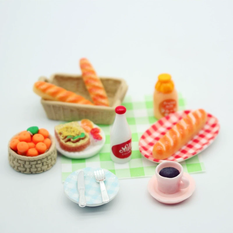 Small doll house, food play, dinner plate, bread