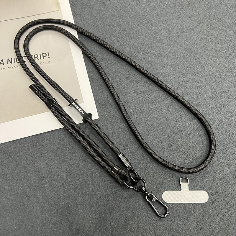 日系8mm携帯電話のストラップは、携帯ケースのストラップに斜めにまたがっています。|undefined