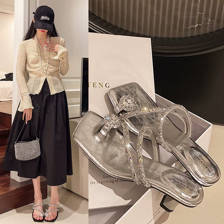 Женские пляжные шлепанцы с французскими стразами, летняя новинка 2025 года, серебристые, мягкая подошва, для отдыха