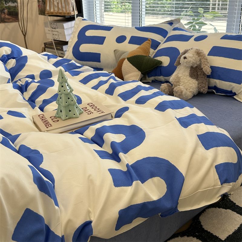 Ensemble de literie quatre pièces Shin-chan (dessin animé), housse de couette, draps trois pièces, idéal pour une chambre d'étudiant_voghion.com