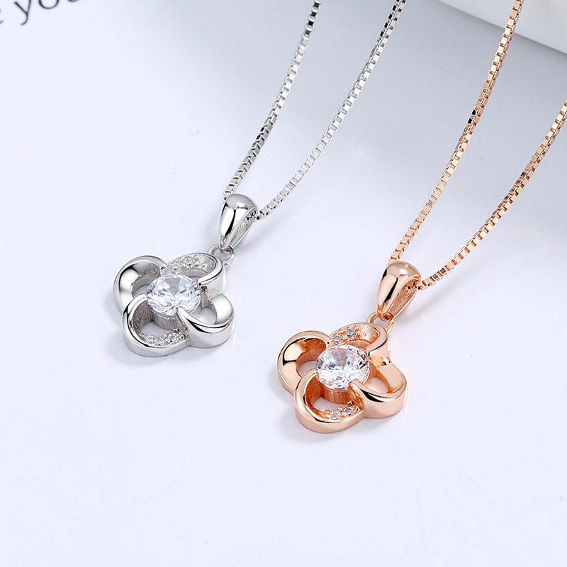 Collana da donna con quadrifoglio in argento puro e zirconi intarsiati, design di nicchia, catena per clavicola di alta qualità, 2021_voghion.com