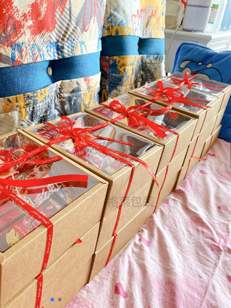 Caja de cartón kraft PVC caja de embalaje transparente caja de regalo de cubierta del cielo mini ramo personalizado caja de regalo de cumpleaños pequeña