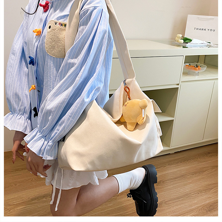The 2024 new Korean-style simple and laid-back casual canvas crossbody bag and the large-capacity versatile tote bag are selling well undefined