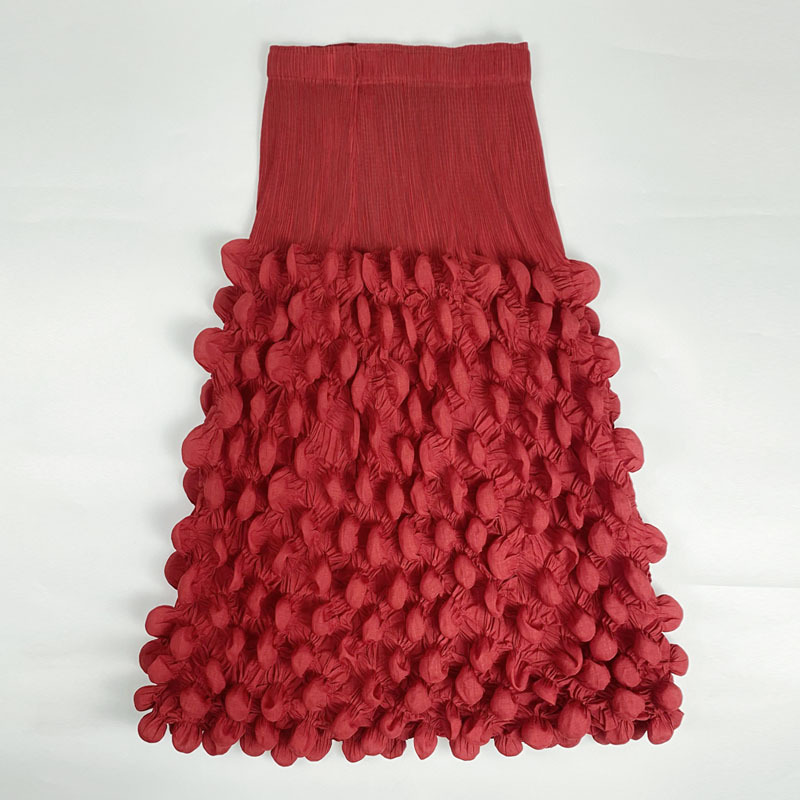 2026 Spring New Style Bubble Pleated Skirt for Women, Solid Color, Mid-Length, A-Line Design, Niche High-Waisted Slimming Skirt