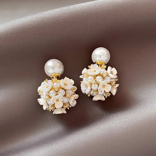 Luxury flowers shell pearl earrings 2024 new style trendy studs small design temperament high-end sense ear jewelry for women 