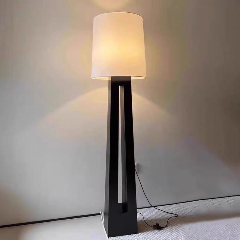 リビングのソファーのサイドのフロアランプの新しい中国式の簡単なホテルのロビーの板の部屋の工事の別荘の寝室の書斎の縦型の明かり|undefined