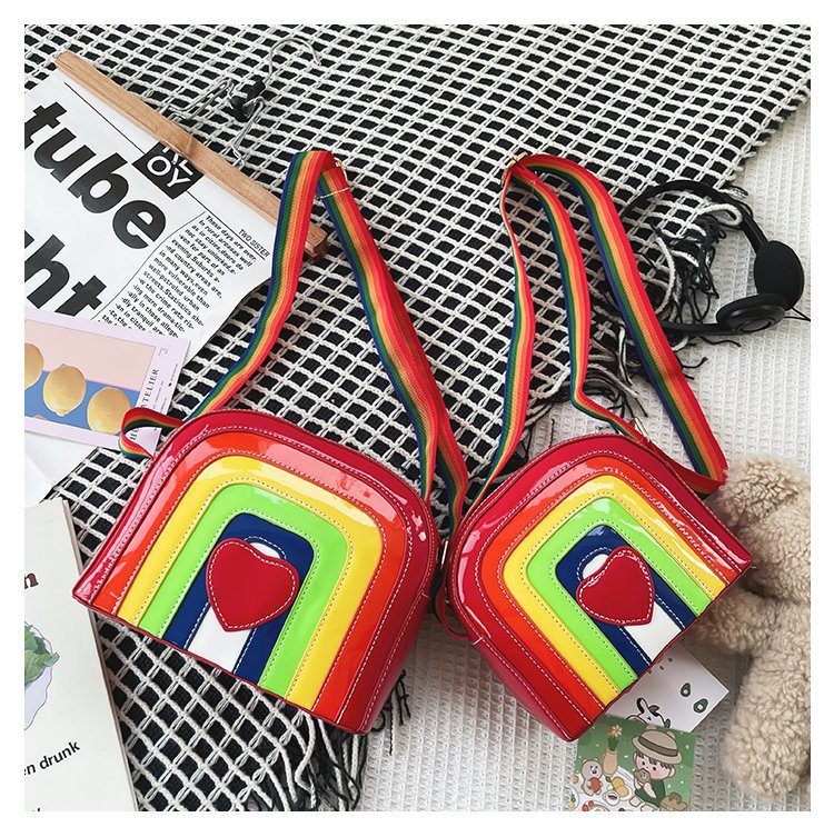 Wholesale Creative Hit Color Rainbow Heart Shape Messenger Bag Nihaojewelry display picture 6