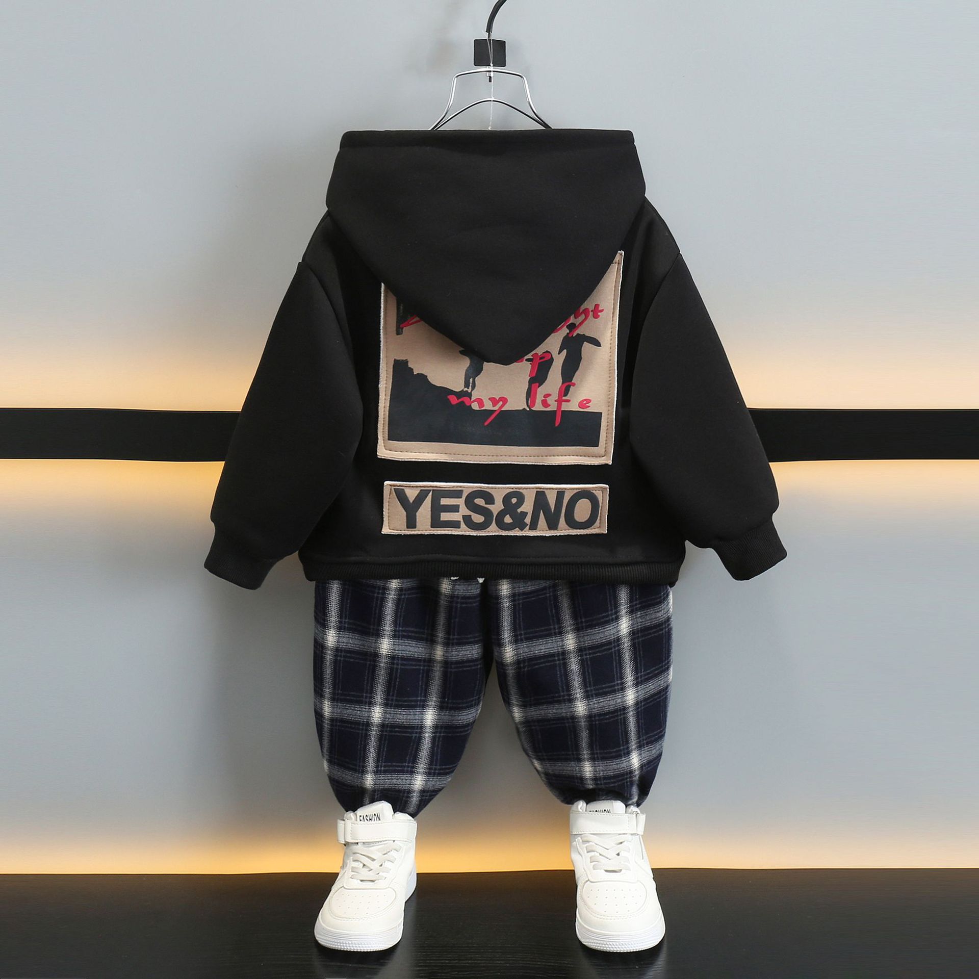 6392 ropa de otoño e invierno para niños más traje de terciopelo 2025 nueva ropa deportiva para bebés suéter grueso para niños de dos piezas