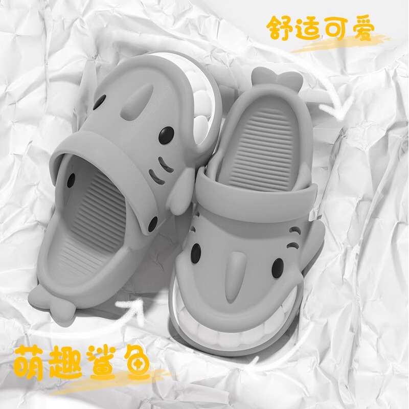 Men's Summer 2024 New Style Couple's Home Indoor Thick-Soled Slippers with a Cartoon Closed-Toe Design That Feels Like Stepping on Poop