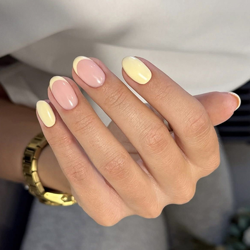Simple yellow French-style press-on nails, short round nail tips, foreign trade fake nails, wholesale nail tips Simple yellow French-style press-on nails, short round nail tips, foreign trade fake nails, wholesale nail tips