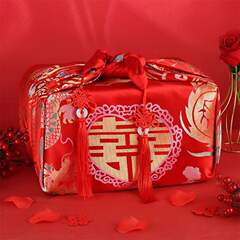 結婚の赤い包みの皮の女性の花嫁の付き添いのスーツの実家の嫁入りの化粧の包みの喜盆の包みの布の結婚式の用品の大全