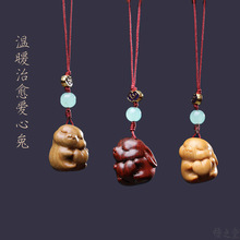 厂家批发绿檀紫檀木雕温暖治愈小兔手机挂件卡通手工创意配饰小件