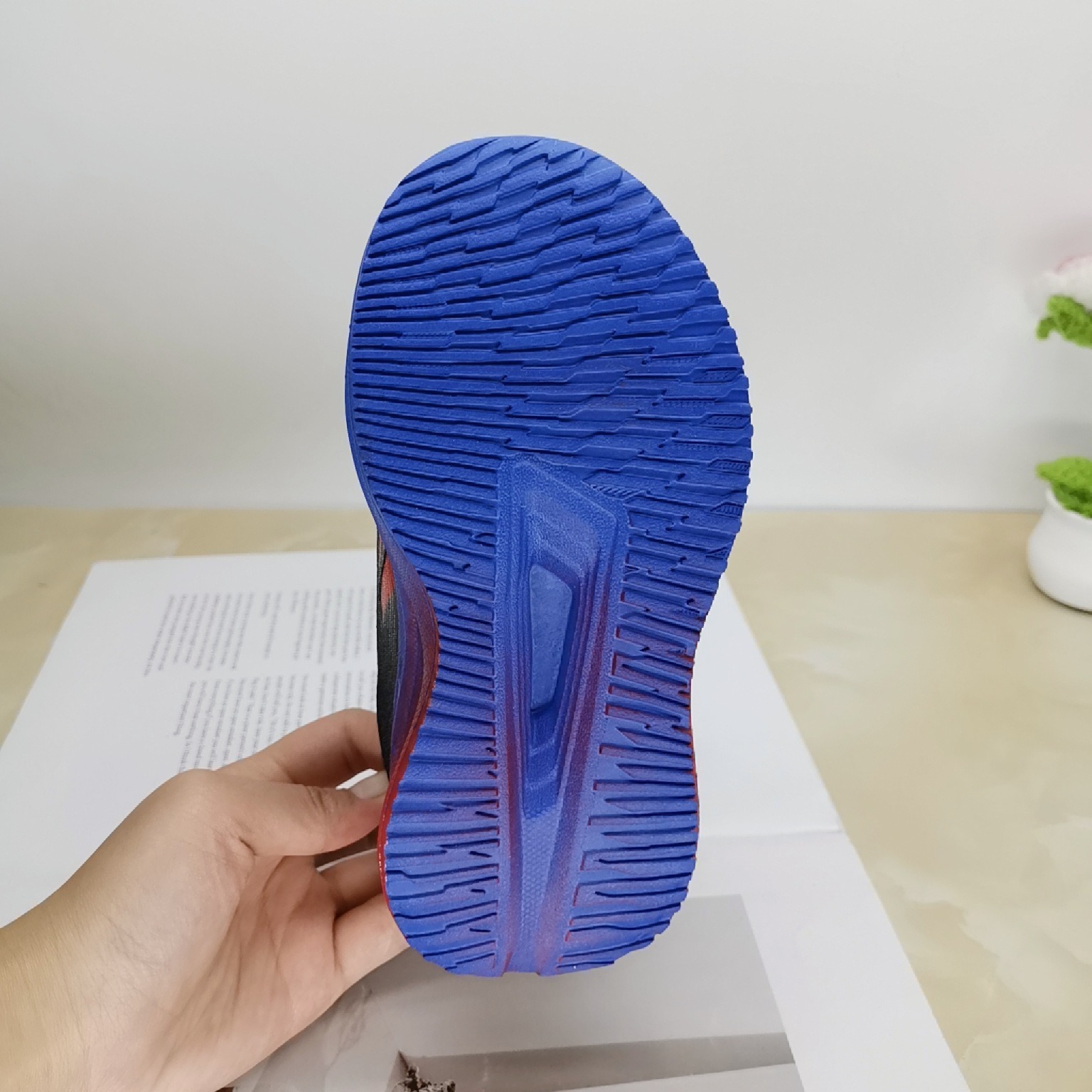 2025 principios de otoño nuevo estilo doble red niños niños niños niños pequeños y medianos niños de 3 a 6 años Nezha con molino de viento con zapatos deportivos ilumtados