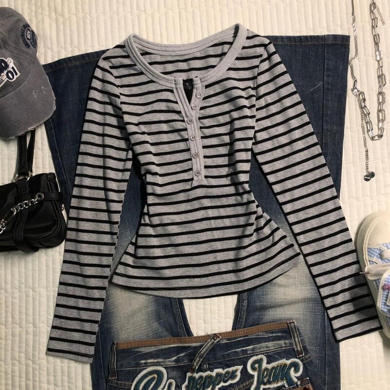 Korean-style striped long-sleeved shirt for women, autumn and winter, slim fit, concealing, elegant, versatile, and slimming base layer