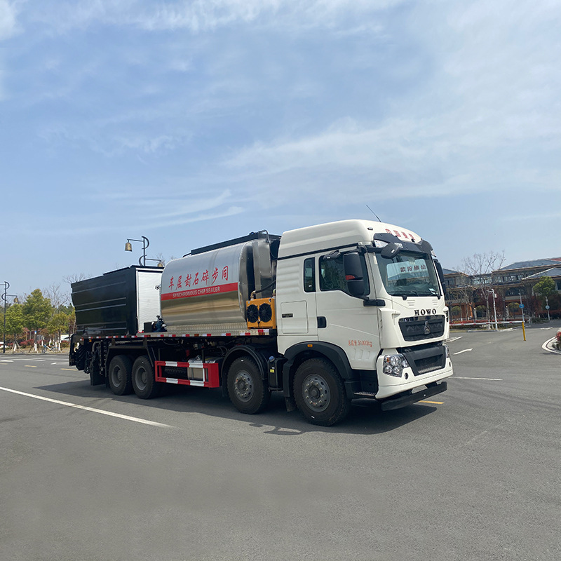 howo同步切片铺路车 沥青碎石封层车 沥青分配器同步碎石封口卡车