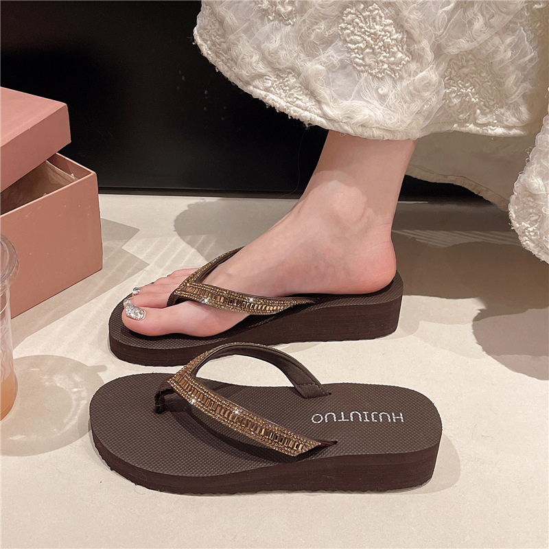 2026 New Style Thick-Soled Rhinestone Flip-Flops for Women, Non-Slip and Wear-Resistant Beach Sandals, Trendy Summer Wedge Shoes