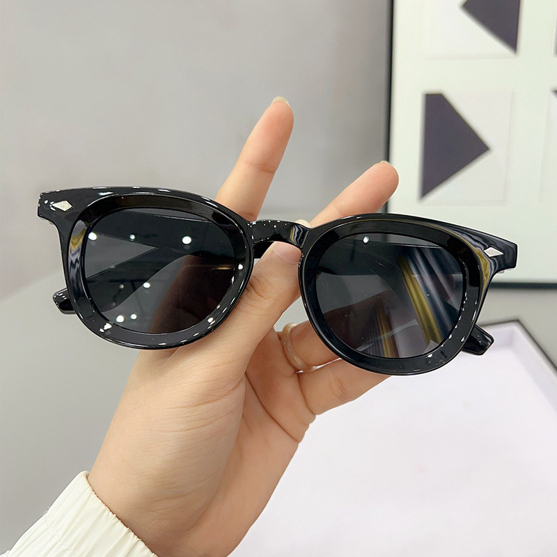 선글라스 2025 새로운 패션 여성 선글라스 라운드 페이스 인터넷 레드 패션 안티-UV 운전 성격 거리 5581