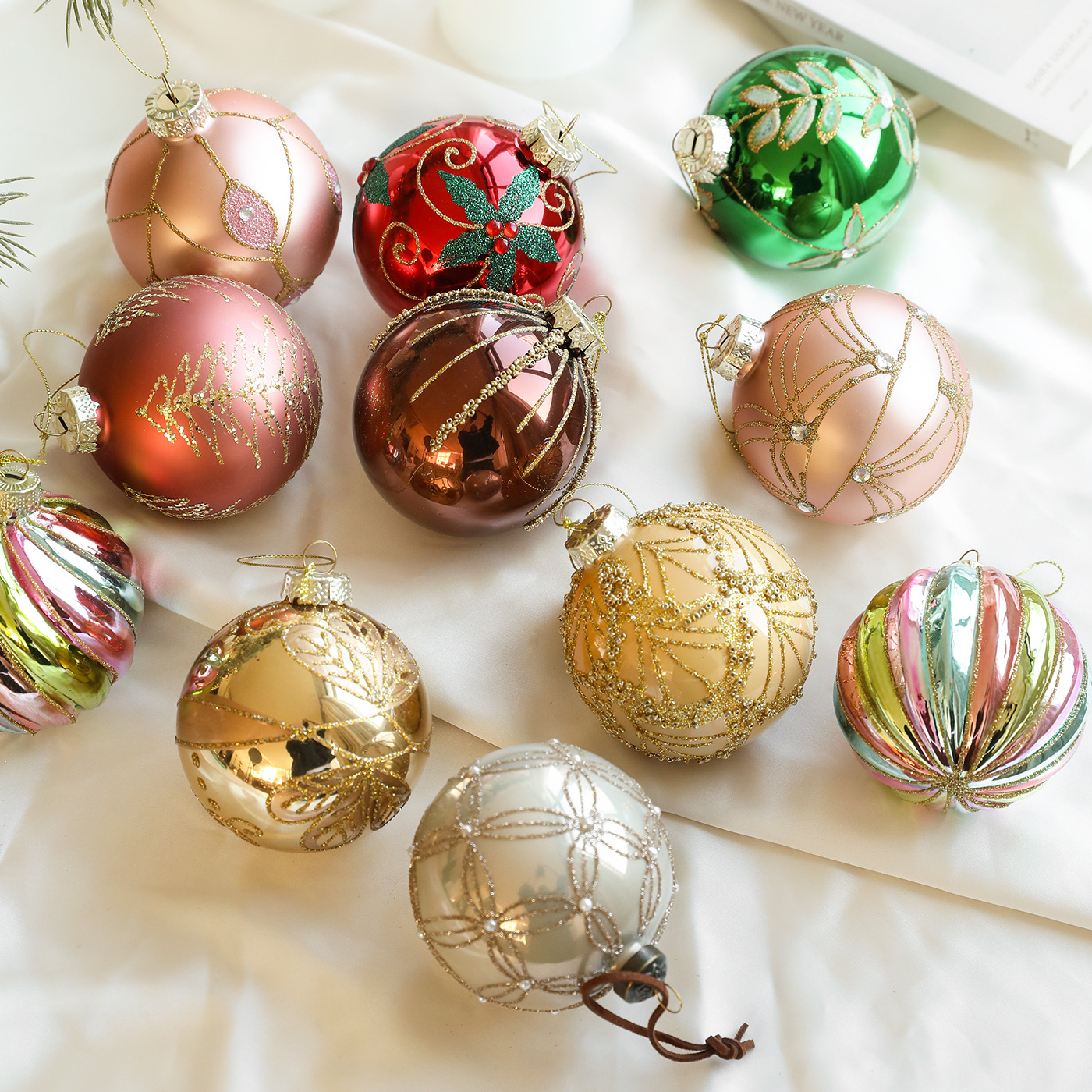 Bola de vidrio de color de 8cm esparciendo bolas colgantes en polvo decoración del árbol de Navidad decoración del colgante de bola hueca disposición del Festival