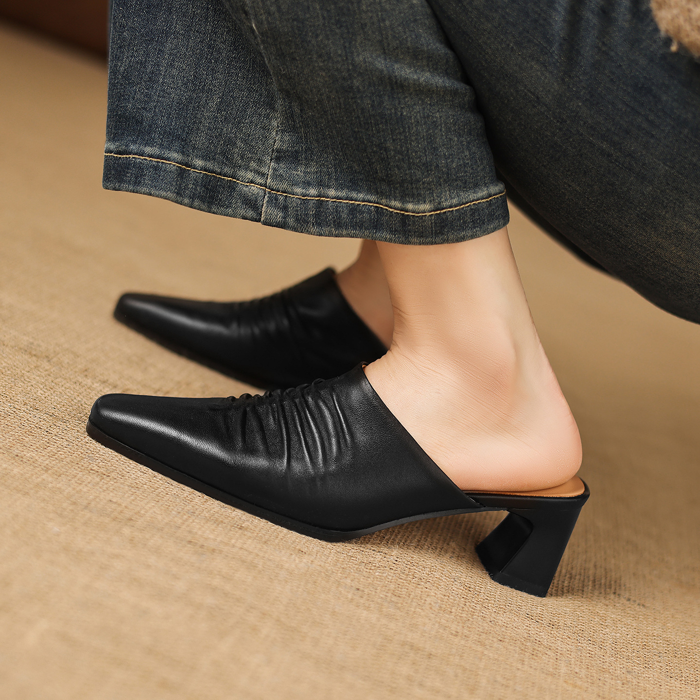 Sandal cao gót nữ mũi kín gót hở, gót 5 cm — đen