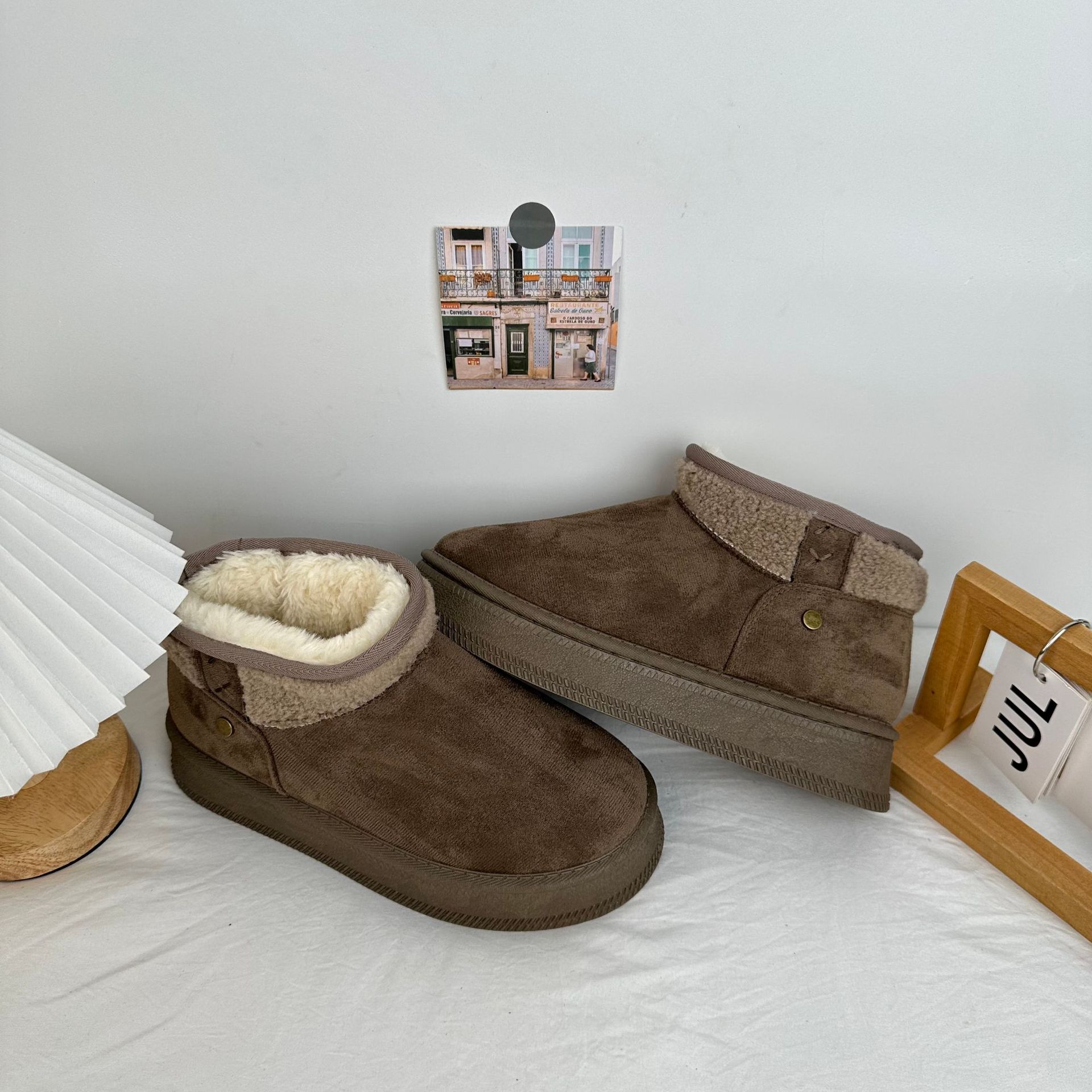 Zapatos de nieve de invierno de mujer con botas de terciopelo calientes versátiles 2024 nuevos zapatos de algodón de terciopelo grueso image 9