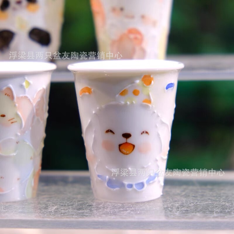 一口の杯の手描きのパンダの茶器はお茶の杯の主人の杯の陶磁器の水の杯の客の杯の工夫の茶器のコップの景徳鎮を浸します。|undefined