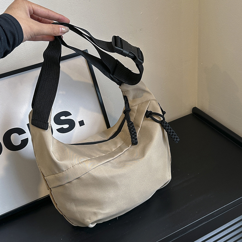 Solid color simple large capacity Korean style casual bag 2024 new versatile ins one-shoulder crossbody bag dumpling bag