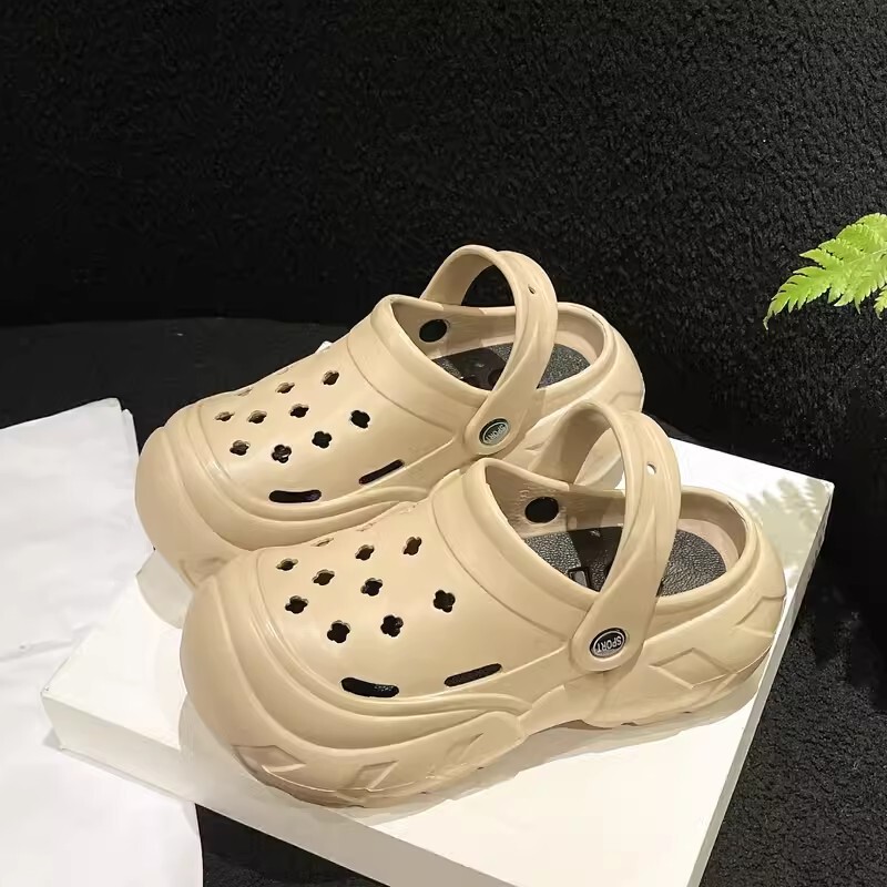 Women's hole shoes 2024 new summer Internet celebrity platform platform sandals non-slip Beach outdoor two-way sandals