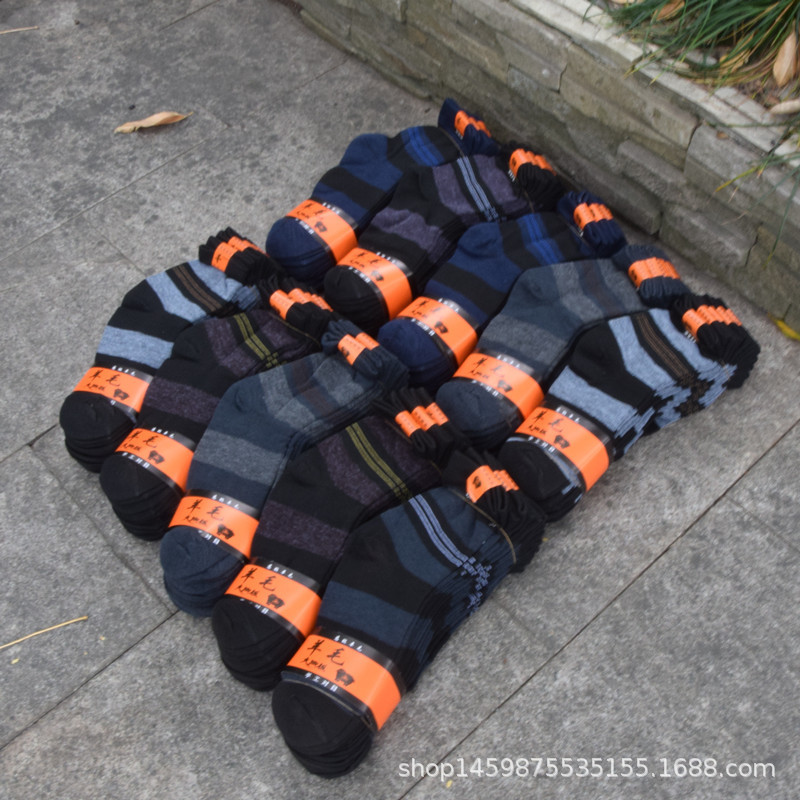 Men's Casual Oversized Thick Wool Socks for Autumn and Winter, Warm Mid-Calf Cotton Socks, Street Vendor Supply