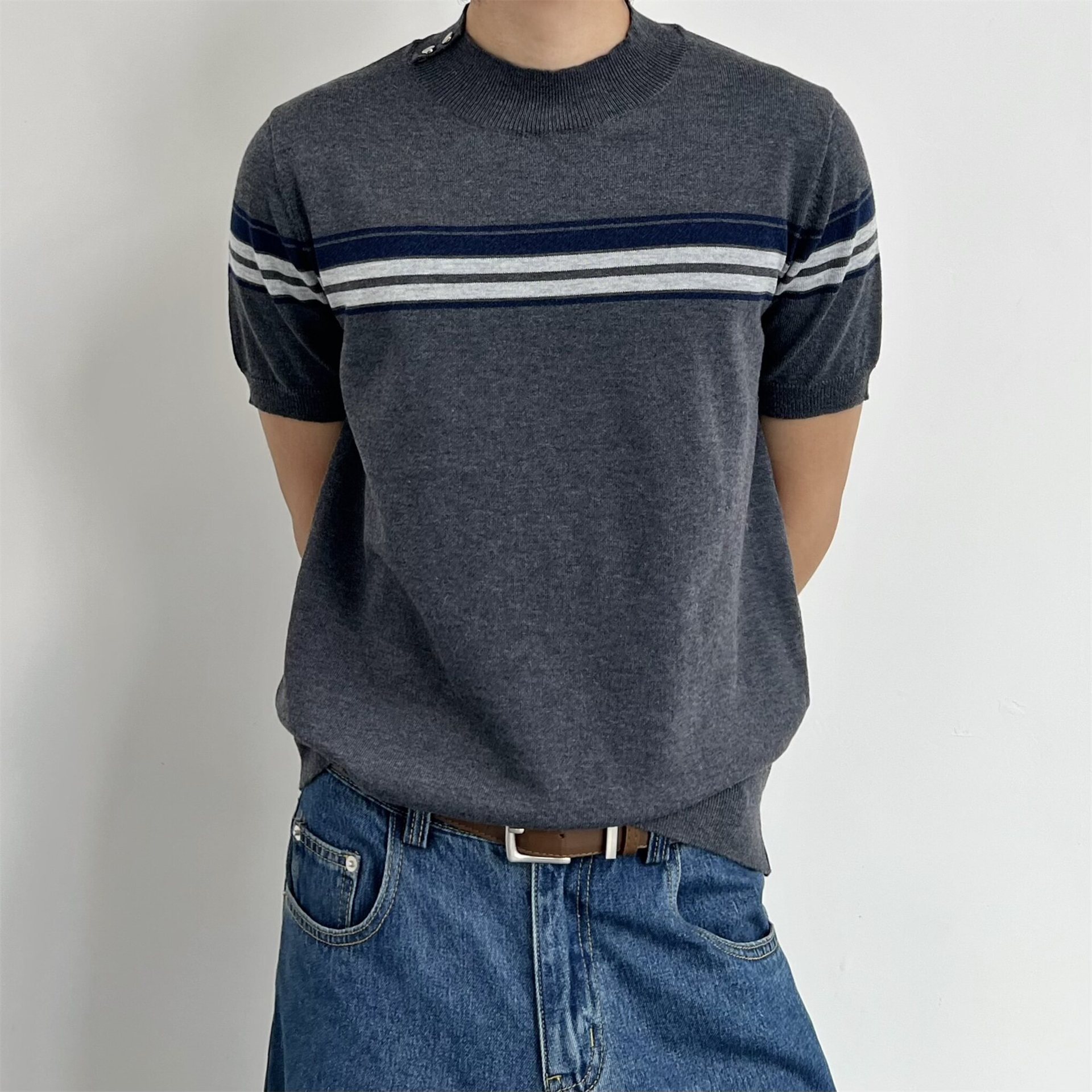 Gray series series de botones a rayas grises oscuras camisetas de punto camisas de manga corta hombres y mujeres viejos viento de hielo seda fábrica transfronteriza al por mayor