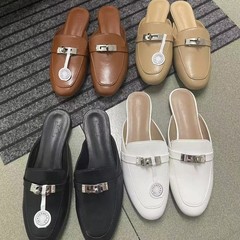 お品あります! 高バージョン2025新型包頭スリッパ女性平底金属ボタンH家怠け者が半スリッパを漕ぐ
