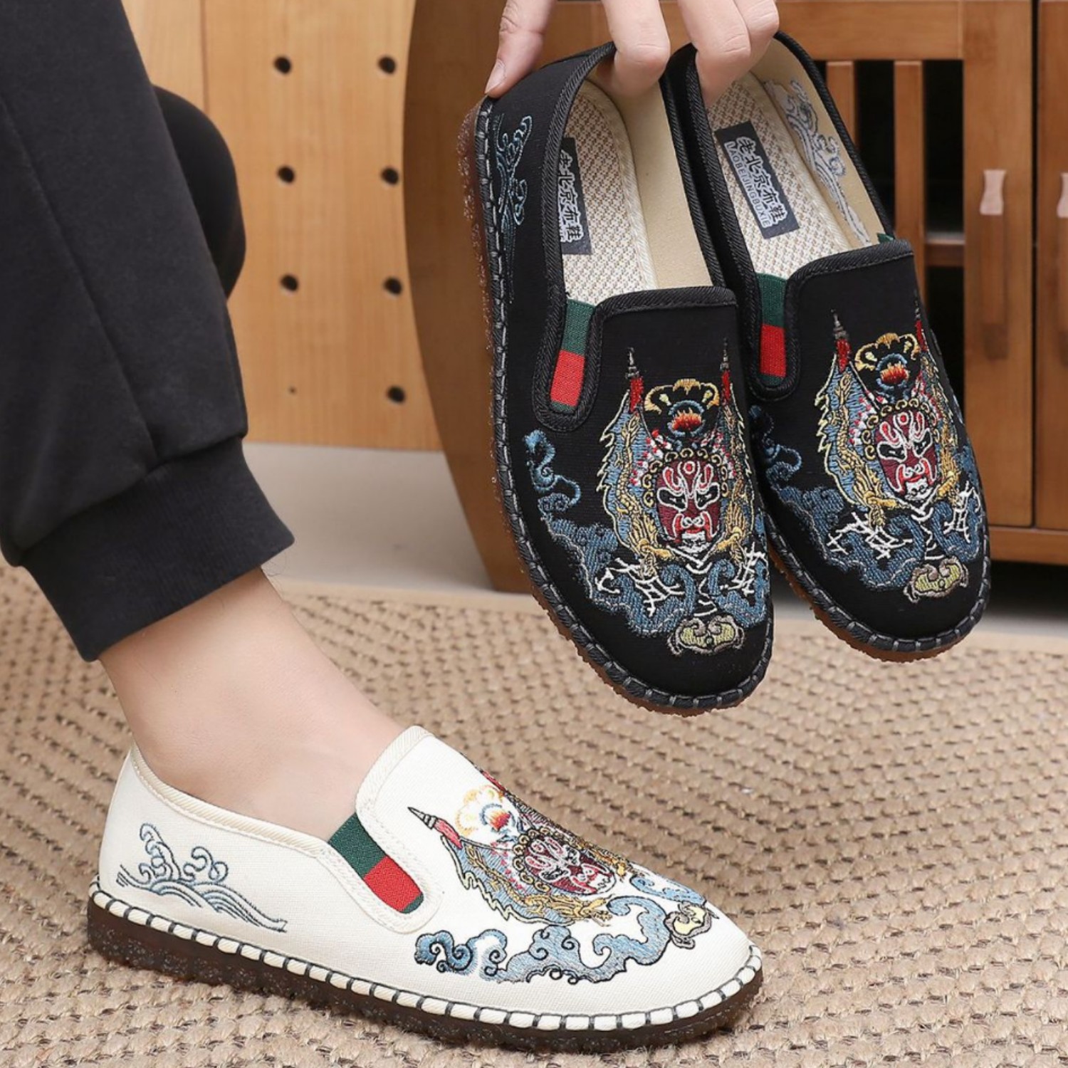 2025 New Spring Embroidered Antique Hanfu Shoes Retro Old Beijing Embroidered Cloth Shoes Social Shoes Men's and Women's Shoes