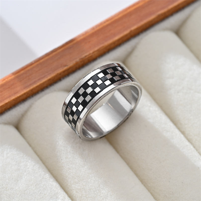 Hip-Hop Vintage Style Cross Checkered Titanium Steel Men's Rings Men Band Rings display picture 13