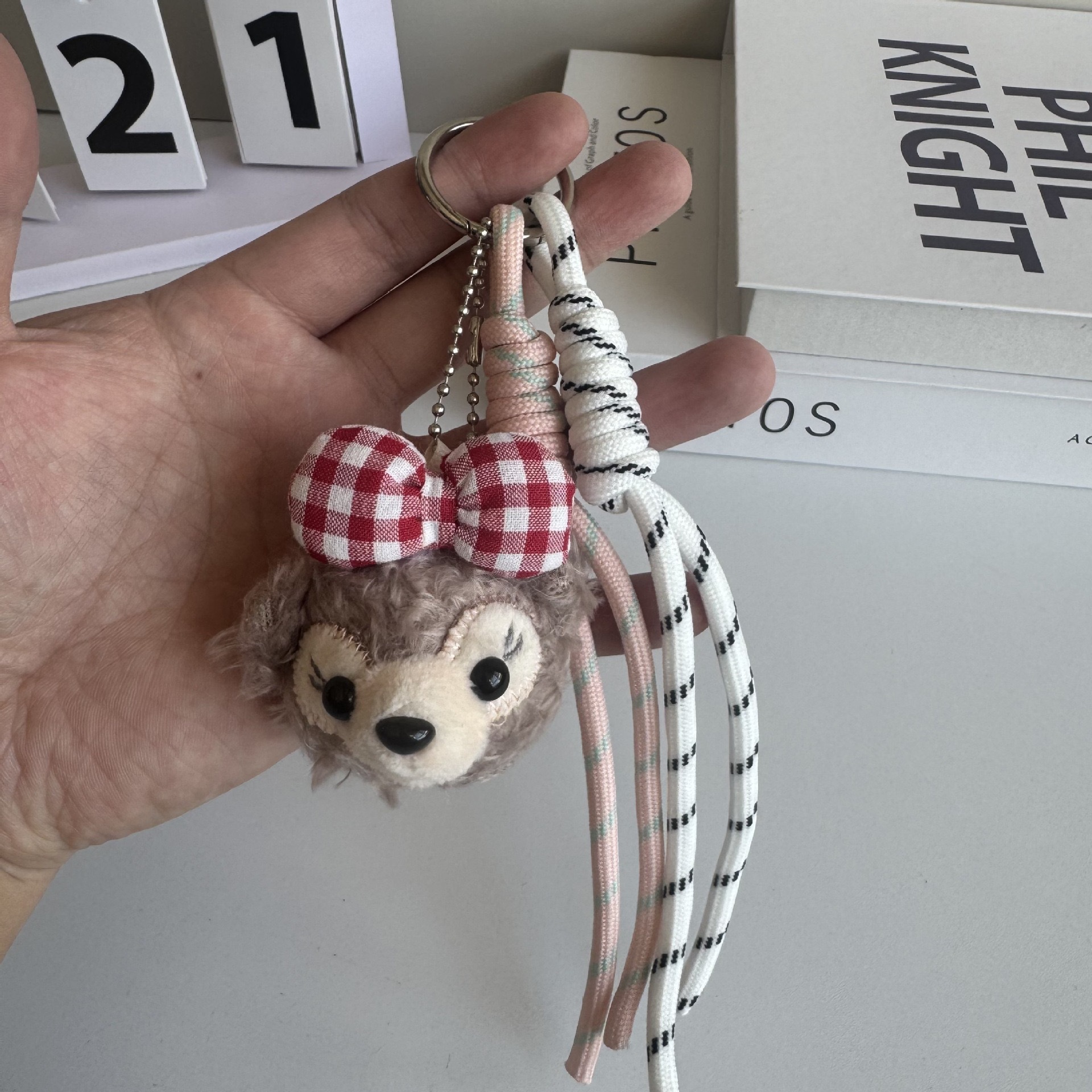 Adorable muñeca de peluche colgante llavero de dibujos animados Bell tejido colgante de cuerda decoración arco colgante de bolsas