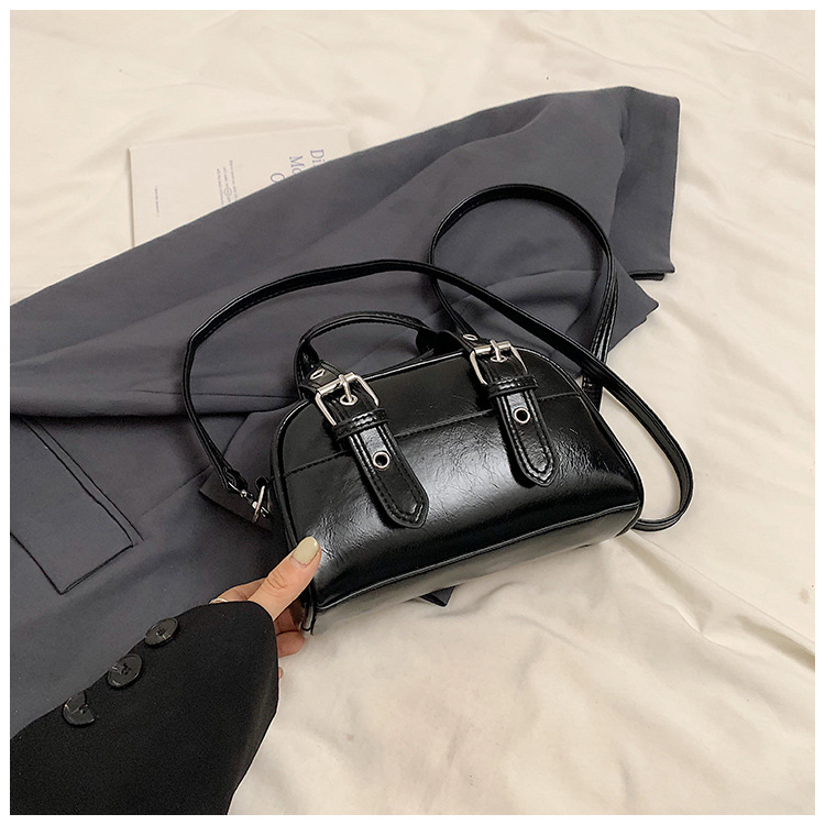 Bolso cuadrado pequeño de mano de moda, bolso de hombro 2024 otoño e invierno, textura de todo fósforo, cuero de cera de aceite, bolso de almohada de cercanías, bolso de mensajero