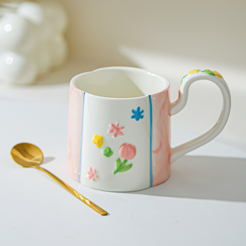 Taza de flores de cerámica para el hogar, taza de mano femenina de alto valor, taza de desayuno, taza de leche de corazón de niña, taza de agua, color bajo vidriado