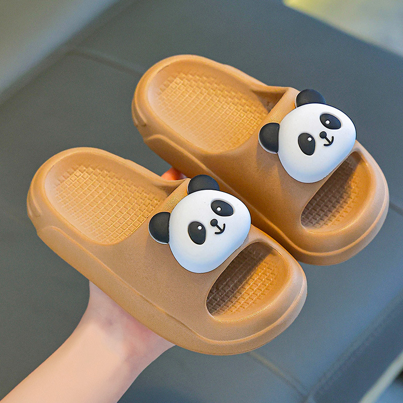 Zapatillas infantiles verano 2025 nuevo niño interior antideslizante bebé casa arrastrar niñas niños zapatillas panda