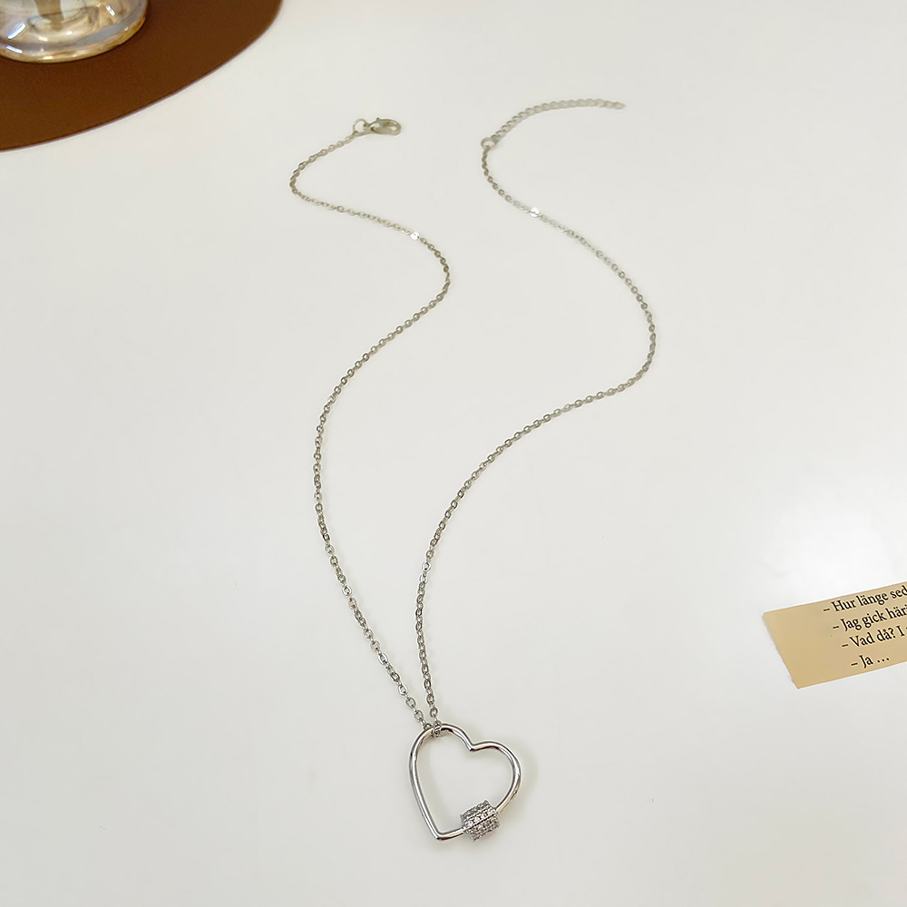 retro hollow heart-shaped geometric copper necklace