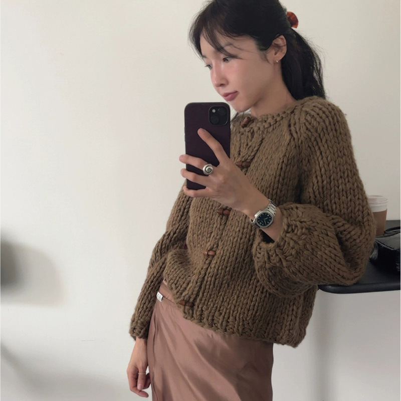 Now 2025 New Winter Korean Dongdaemun Baby Sauce Horn Button Thick Wool Hooded Cardigan Sweater
